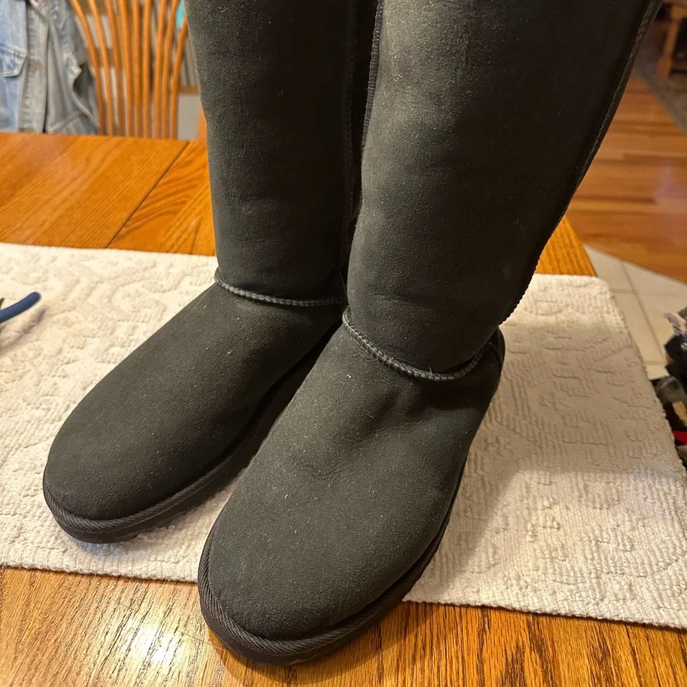 Ugg Black Sheepskin Lined Footwear - Picture 1 of 7